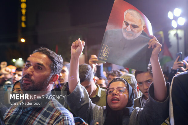 تہران "تیرا حریف میں ہوں" کے عنوان سے اجتماع
