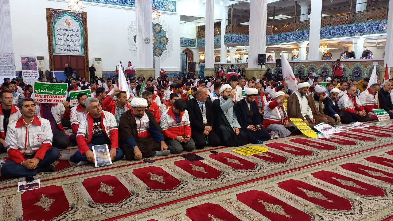 تجمع امدادگران و کادر درمان هلال احمر گیلان در مصلای رشت