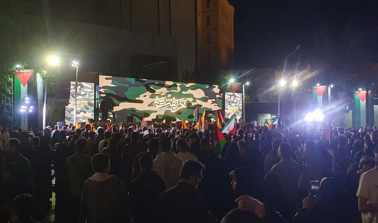 اجتماع عاشقان مبارزه با اسراییل در میدان فلسطین 