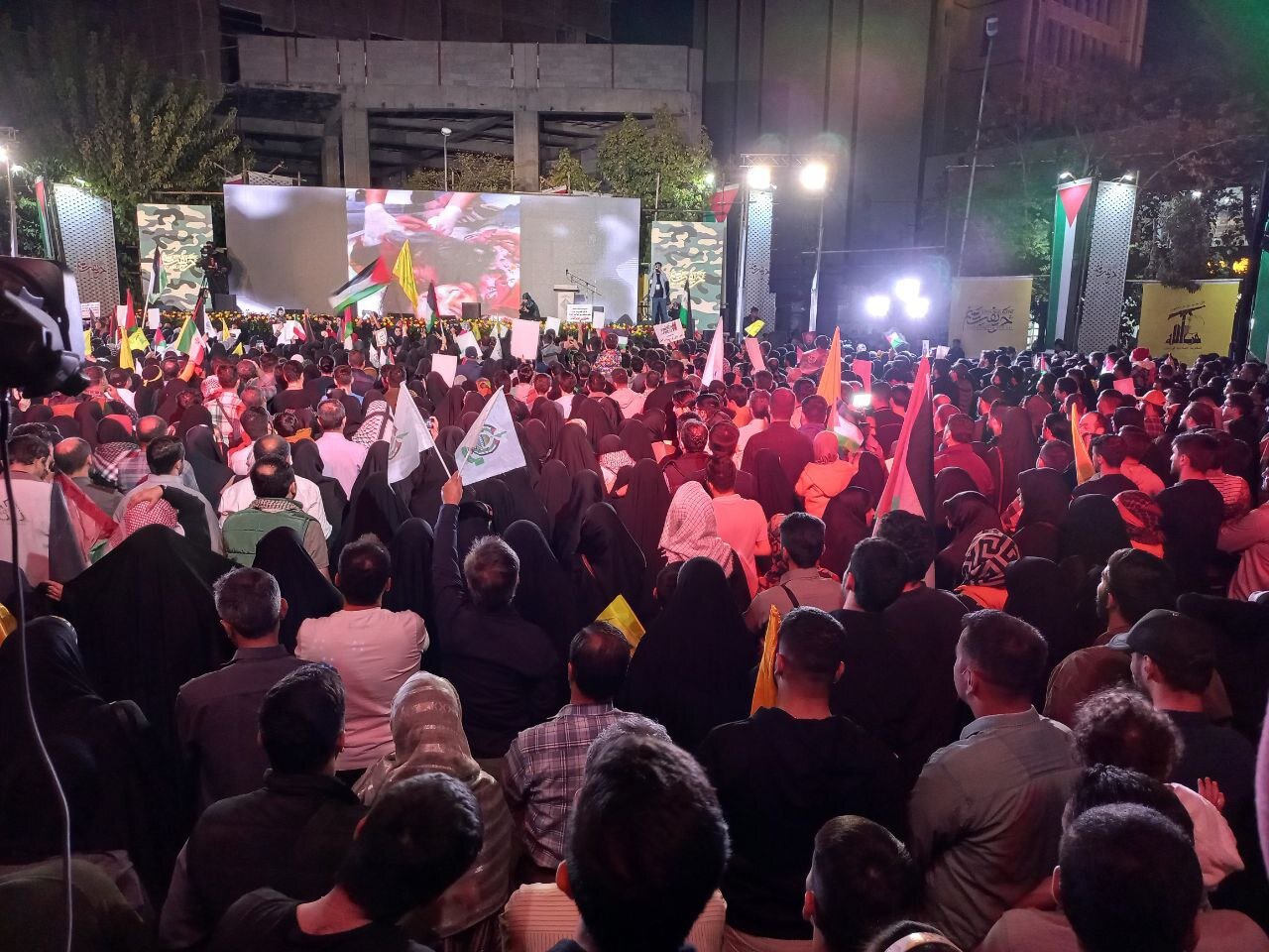 طهران... تجمع غفير من الشعب الإيراني في ساحة فلسطين+صور
