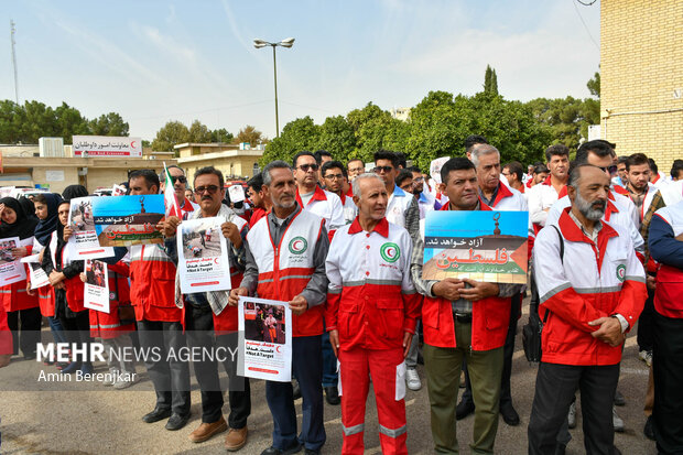 تجمع اعضای جمعیت هلال احمر استان فارس در محکومیت جنایات اسرائیلFars Red Crescent members gathers to condemn Israeli crimes
