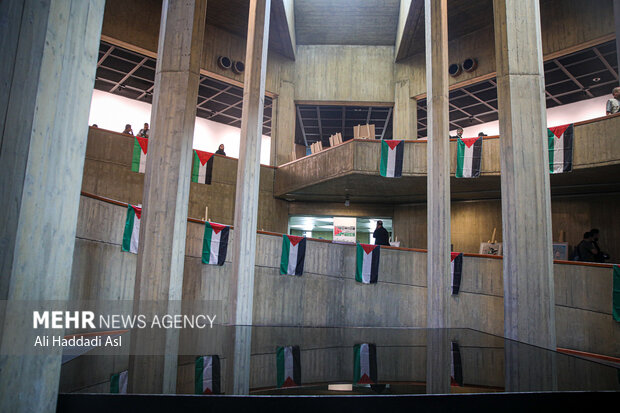 گردهمایی هنرمندان در حمایت از مردم مظلوم فلسطین بعد از ظهر روز شنبه 29 مهر ماه 1402 در موزه هنرهای معاصر تهران برگزار شد