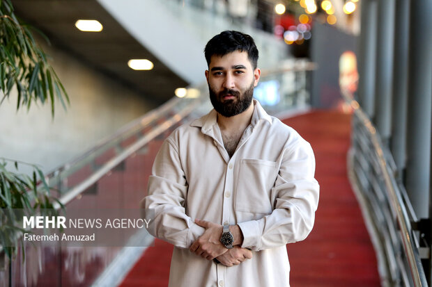 علی یاسینی خواننده پاپ در چهلمین جشنواره بین المللی فیلم کوتاه تهران حضور دارد