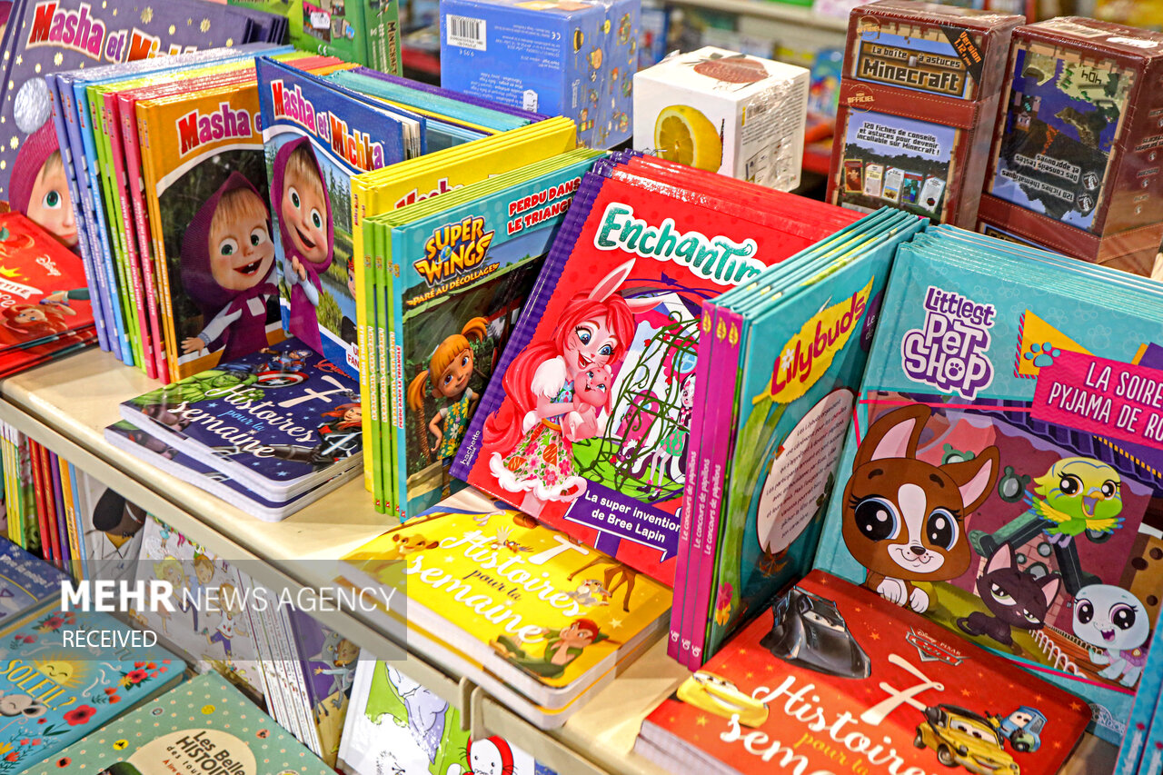 نمایشگاه کتاب کودک در کتابخانه ثلاث باباجانی
