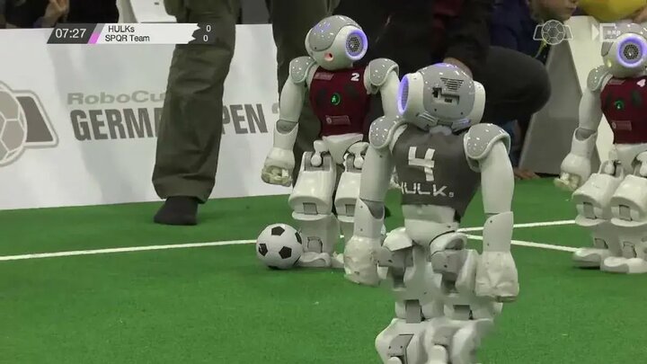 مسابقات فوتبال بین ربات‌ها برگزار شد