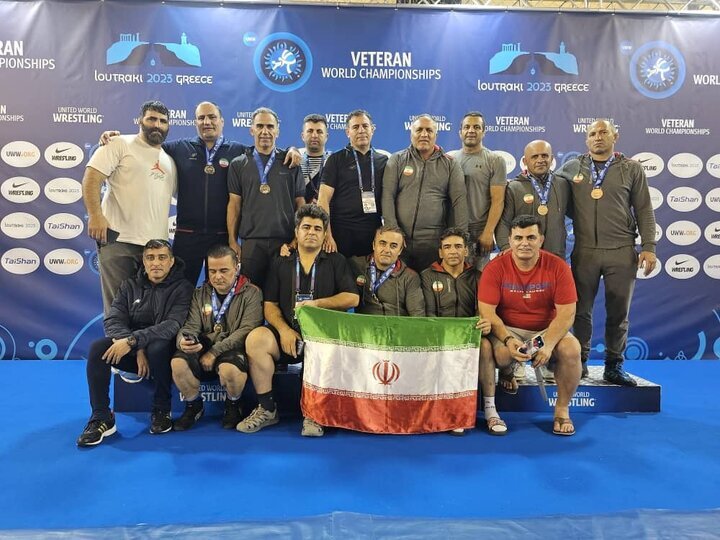المصارعون الإيرانيون يتألقون في منافسات بطولة العالم للمصارعة للرواد