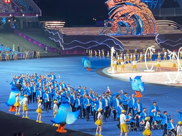 - رژه «فرزندان ایران»در ورزشگاه المپیک/ چینی‌ها خوش رنگ‌ولعاب آمدند |