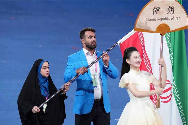 - رژه «فرزندان ایران»در ورزشگاه المپیک/ چینی‌ها خوش رنگ‌ولعاب آمدند |