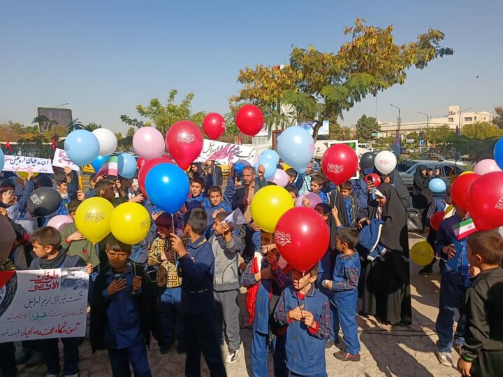 تجمع دانش‌آموزان مشهدی برای حمایت از کودکان فلسطینی