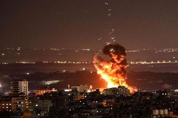 غاصب صیہونی رجیم کے ایک ہی رات میں غزہ پر 320 فضائی حملے/مغربی کنارے میں درجنوں فلسطینی گرفتار