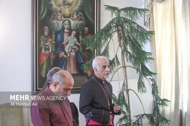 وانیا سرگیس اسقف کاتولیک آشوری تهران در نشست خبری رهبران اقلیت‌های دینی ایران در محکومیت جنایات رژیم صهیونیستی حضور دارد