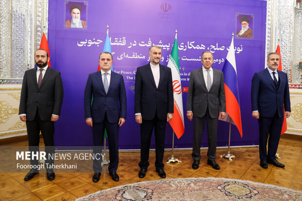 انطلاق اجتماع وزراء خارجية صيغة 3+3 في طهران