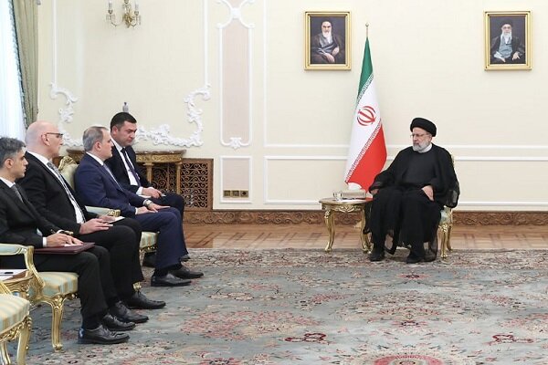 الرئيس الايراني: مشاكل المنطقة لا يمكن حلها بتدخل القوات الأجنبية