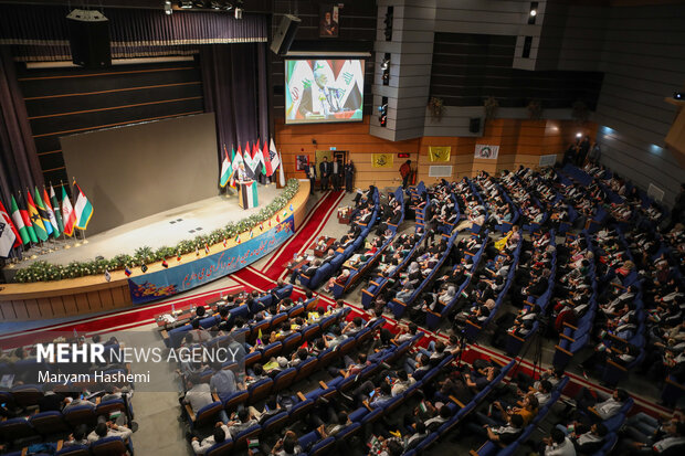 مراسم گردهمایی دانشجویان بین المللی دانشگاه علوم پزشکی تهران در حمایت از مردم غزه بعدازظهر دوشنبه ۱ آبان ۱۴۰۲ در آمفی تئاتر دانشگاه برگزار شد