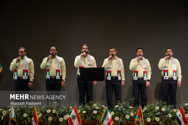 مراسم گردهمایی دانشجویان بین المللی دانشگاه علوم پزشکی تهران در حمایت از مردم غزه بعدازظهر دوشنبه ۱ آبان ۱۴۰۲ در آمفی تئاتر دانشگاه برگزار شد