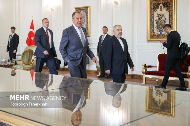 سرگئی ویکتوروویچ لاوروف وزیر امور خارجه روسیه در حال ورود به محل برگزاری دومین نشست ساز و کار منطقه‌ای ۳+۳ در تهران است 