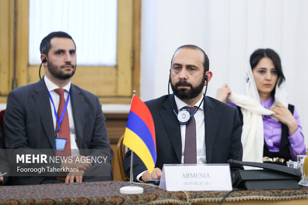 آرارات میرزویان وزیر خارجه ارمنستان  در محل دومین نشست ساز و کار منطقه‌ای ۳+۳ در تهران حضور دارد