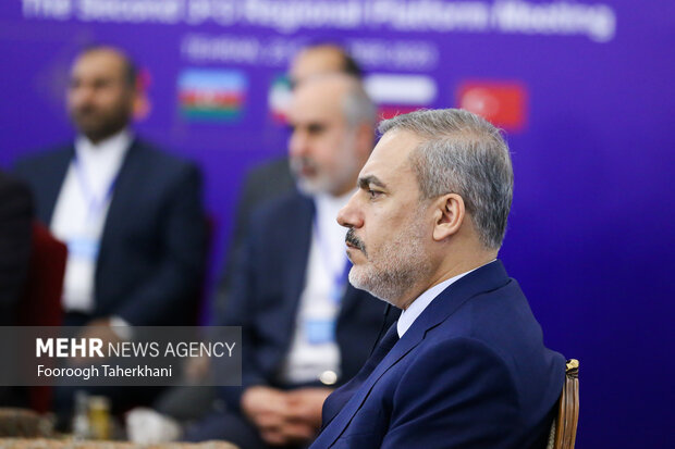 هاکان فیدان وزیر امور خارجه ترکیه  در محل دومین نشست ساز و کار منطقه‌ای ۳+۳ در تهران حضور دارد