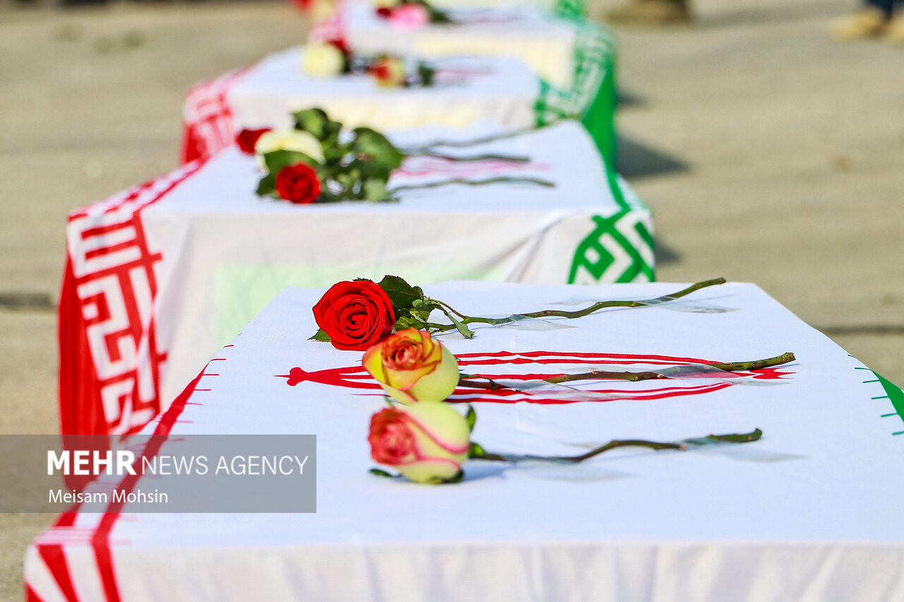 خاکسپاری پیکر ۲ شهید گمنام در خرمشهر و آبادان