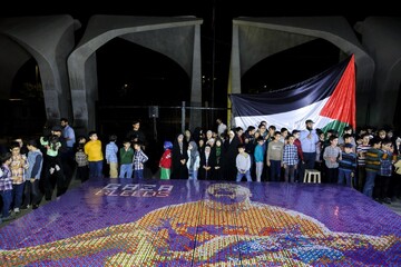 Iranian young Rubik cube players showcase “The Palestinian cause”