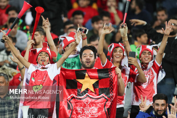 دیدار تیم های فوتبال پرسپولیس تهران و استقلال تاجیکستان