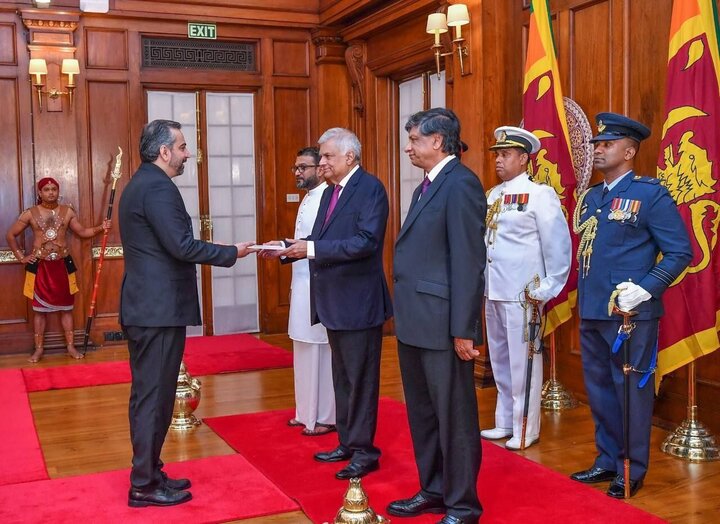 Iran new envoy presents credentials to Sri Lanka President 
