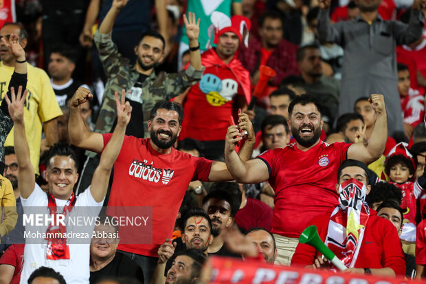 دیدار تیم های فوتبال پرسپولیس تهران و استقلال تاجیکستان