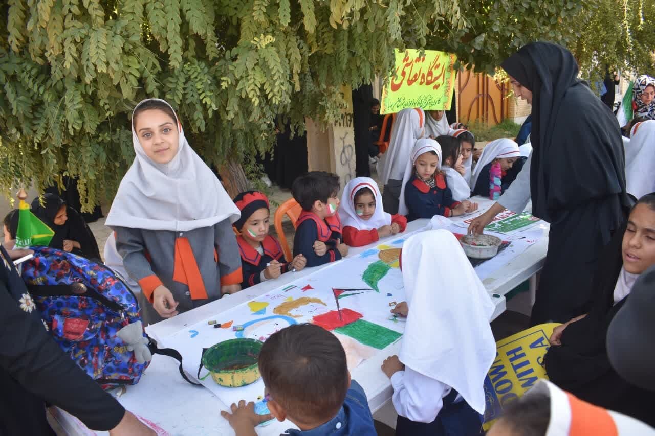 دانش آموزان بهاباد از کودکان غزه حمایت کردند