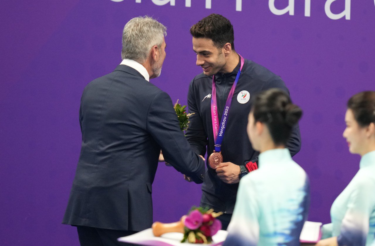 بارش طلا از سر و روی «فرزندان ایران»/ مادر و فرزندی که سوژه شدند