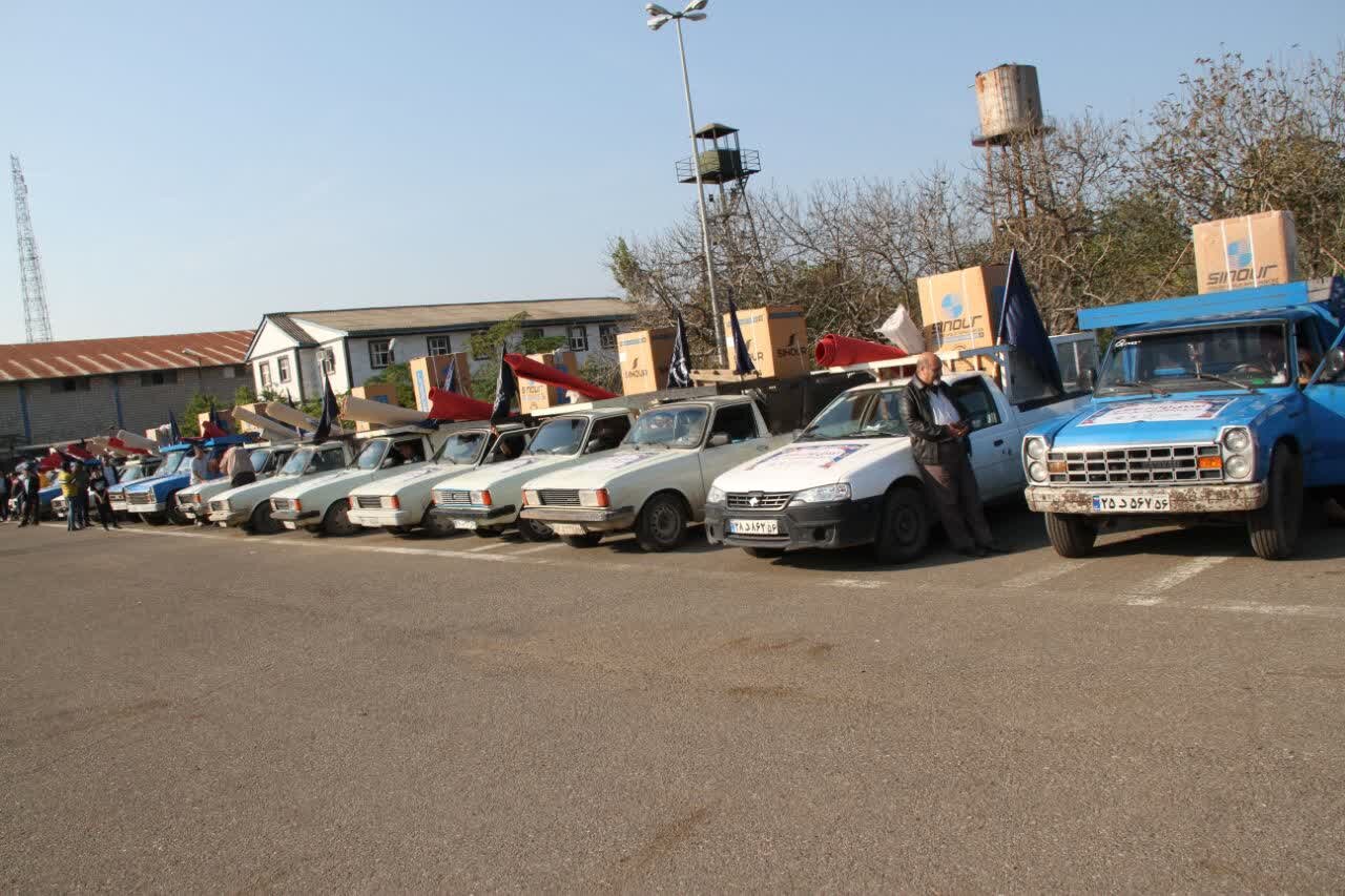 اهدای لوازم ضروری به خانوادههای آسیب دیده از سیل آستارا