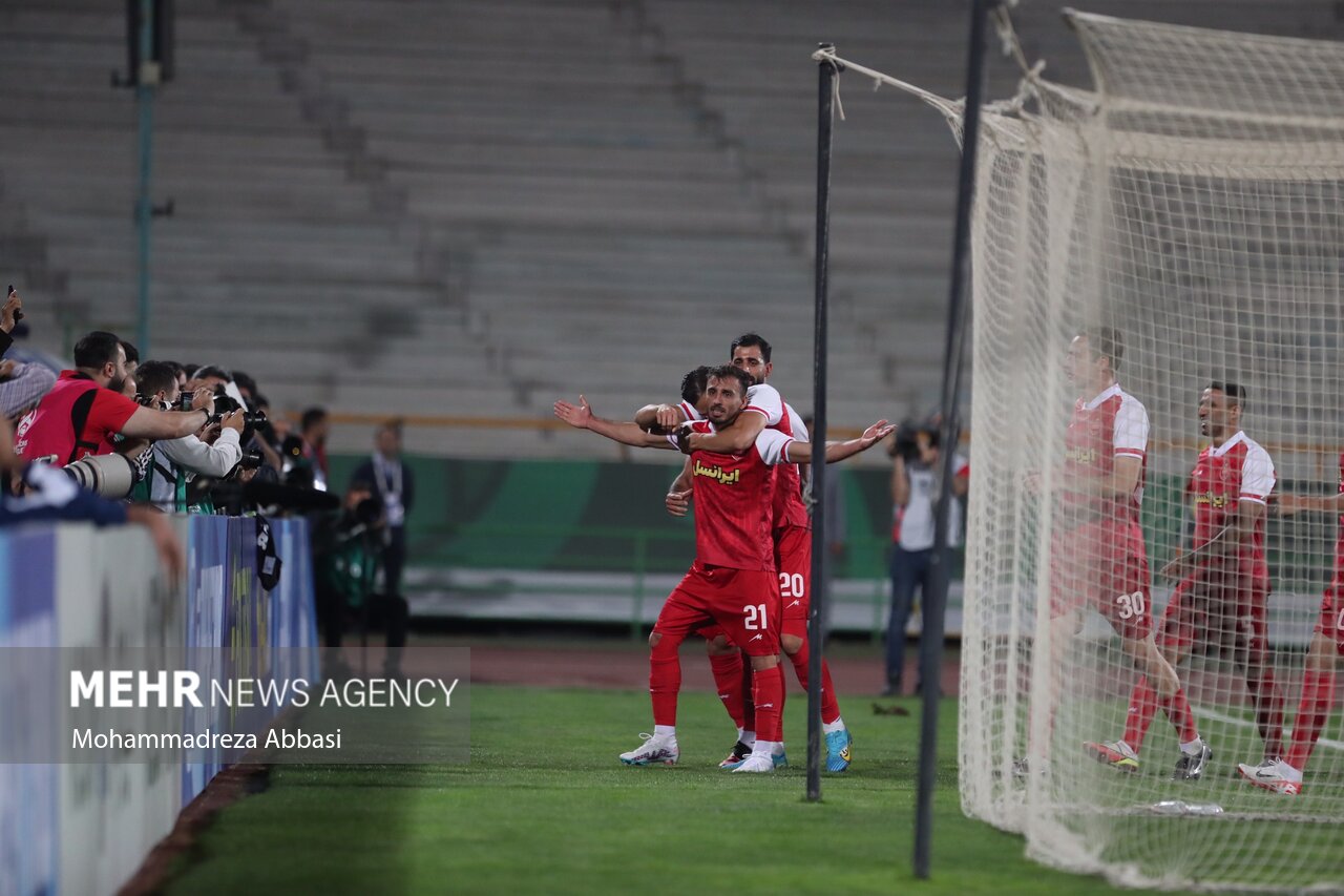 دیدار تیم های فوتبال پرسپولیس تهران و استقلال تاجیکستان