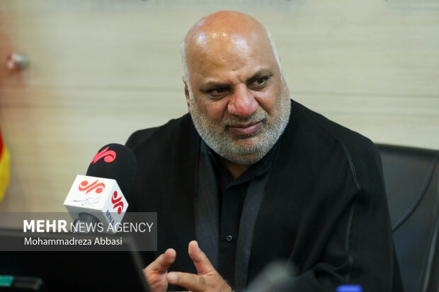 برخی وارد عرصه مداحی شدهاند که حتی ظاهرشان به مداحان نمیخورد