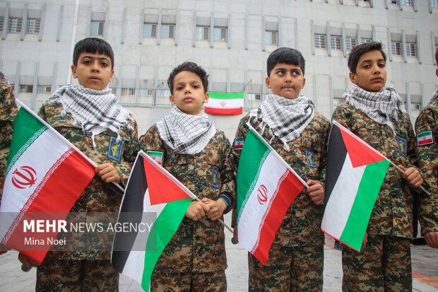 زنجیره انسانی کودکان تبریزی در حمایت از کودکان غزه