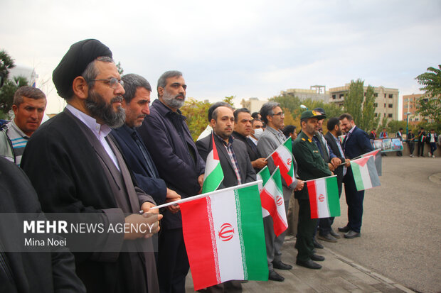 زنجیره انسانی کودکان تبریزی در حمایت از کودکان غزه