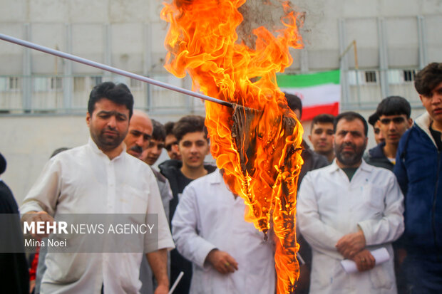 زنجیره انسانی کودکان تبریزی در حمایت از کودکان غزه