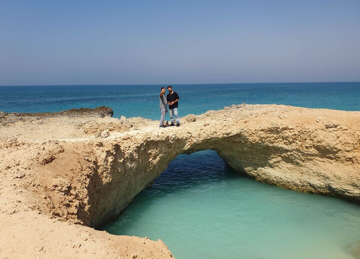 جاذبههای جزیره کوچک «شاخاب پارس»/ساحل صدفی و قلب آبی هندروابی