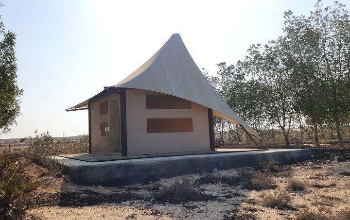 جاذبههای جزیره کوچک «شاخاب پارس»/ساحل صدفی و قلب آبی هندروابی