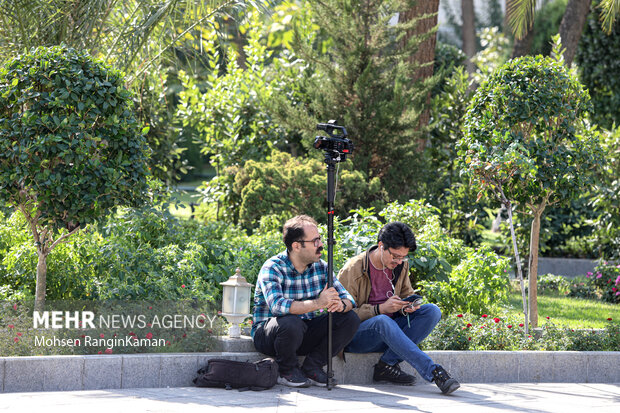 در حاشیه جلسه امروز چهارشنبه ۳ آبان ۱۴۰۲ هیئت دولت، تعدادی از وزرای دولت سیزدهم در جمع خبرنگاران حاضر شدند.