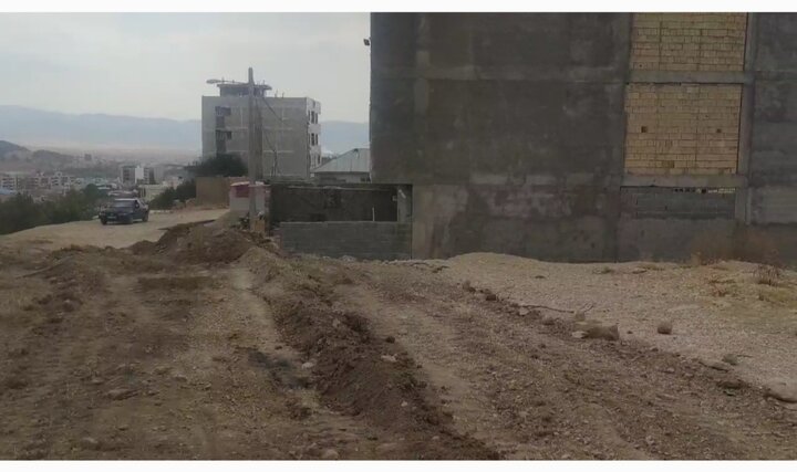 شهرداری یاسوج درختان را برای زمین تعاونی کارکنانش قلع و قمع کرد