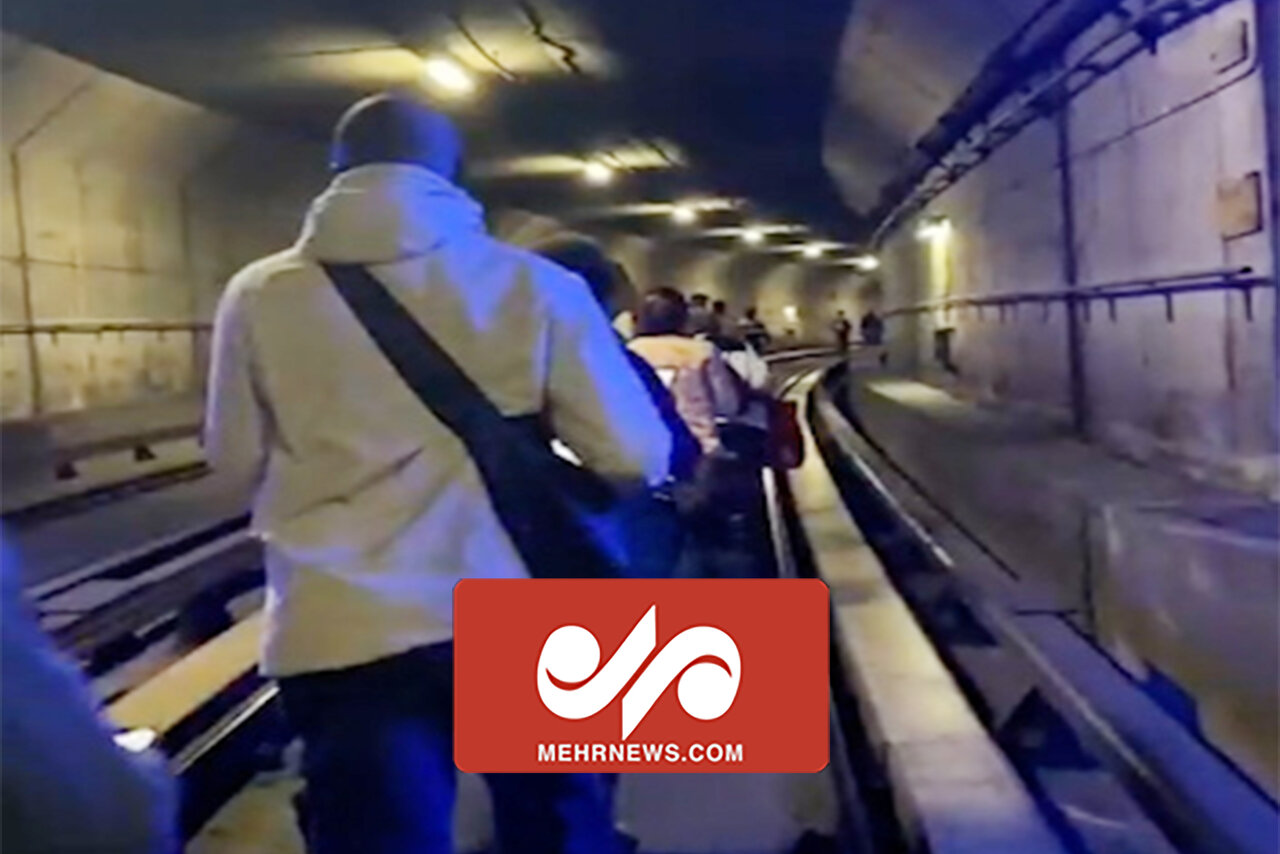 سرگردانی مردم در تونل‌های مترو کانادا