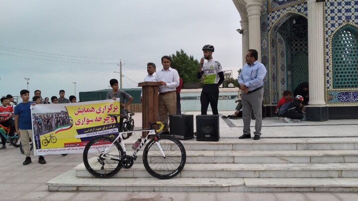 همایش دوچرخه‌سواری در گناوه برگزار شد