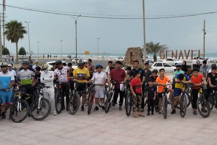 همایش دوچرخه‌سواری در گناوه برگزار شد