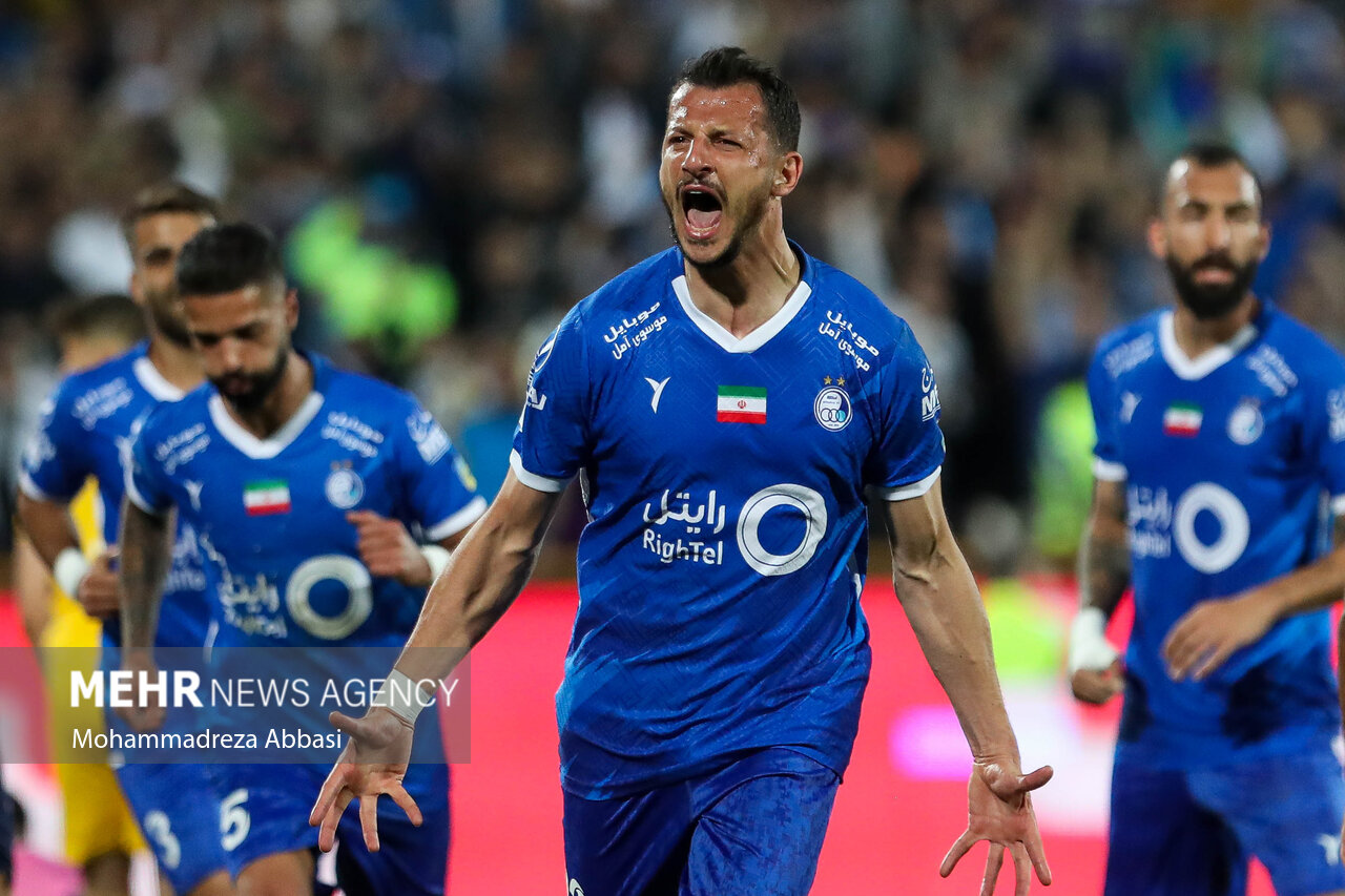 نکونام با سیاست حواشی استقلال را جمع کرد/ گلمحمدی تمرکز ندارد