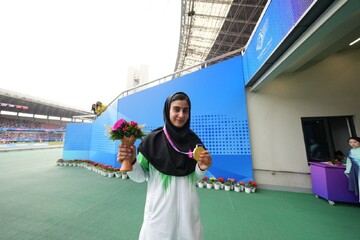 Iranian woman Amirzadegani wins gold in 2022 Asian Para Games