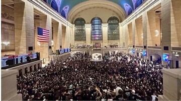 حشد ليهود أمريكيين بمحطة قطارات نيويورك احتجاجا على قصف غزة