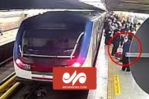 گفتوگو با یکی از شاهدان ایست قلبی مرحومه آرمیتا گراوند در مترو گفتوگو با یکی از شاهدان ایست قلبی مرحومه آرمیتا گراوند در مترو