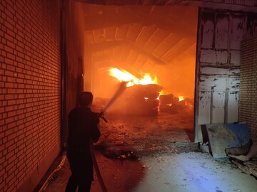 آتش سوزی در کارخانه ریسندگی در شهرک صنعتی مورچه خورت