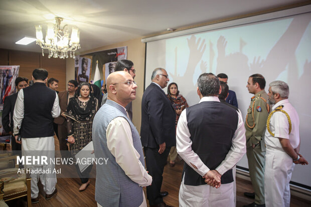 ساجد بلال رایزن کنسولی کشور پاکستان در مراسم روز کشمیر در سفارت پاکستان حضور دارد