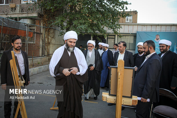 حجت الاسلام محمد قمی رئیس سازمان تبلیغات اسلامی در آئین نامگذاری ساختمان اداره کل تبلیغات اسلامی استان تهران به نام شهید آرمان حضور دارد