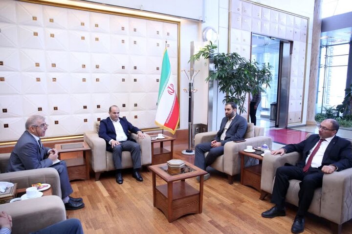 وزير العمل الأرميني یصل إلى طهران لتعزيز التعاون المشترك بين البلدين